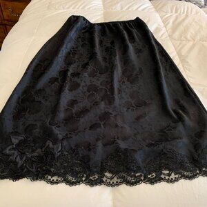 Stunning NATORI Black Lace Trim Half Slip, size Medium, 27 inches long